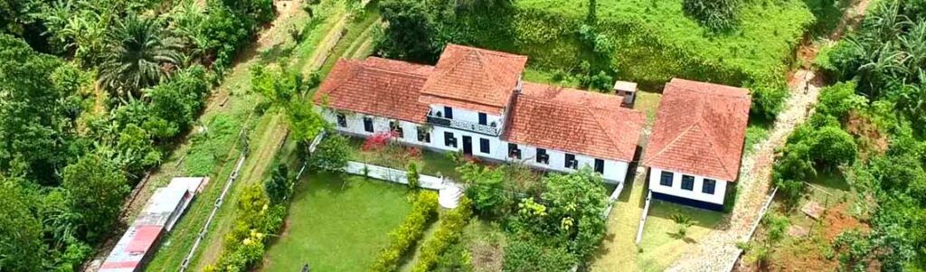 header colonial 03